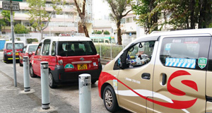 香港抗疫车队：疫情下逆行的“红飘带”