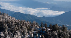 冰雪瓦屋山