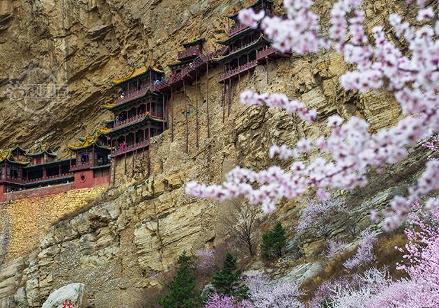 悬空寺下春意浓