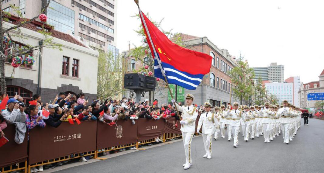 全国多地庆祝人民海军成立75周年