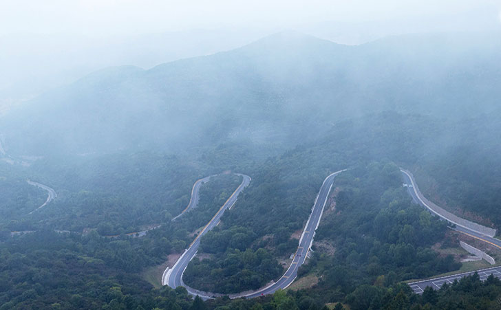 太行一号旅游公路景色壮美